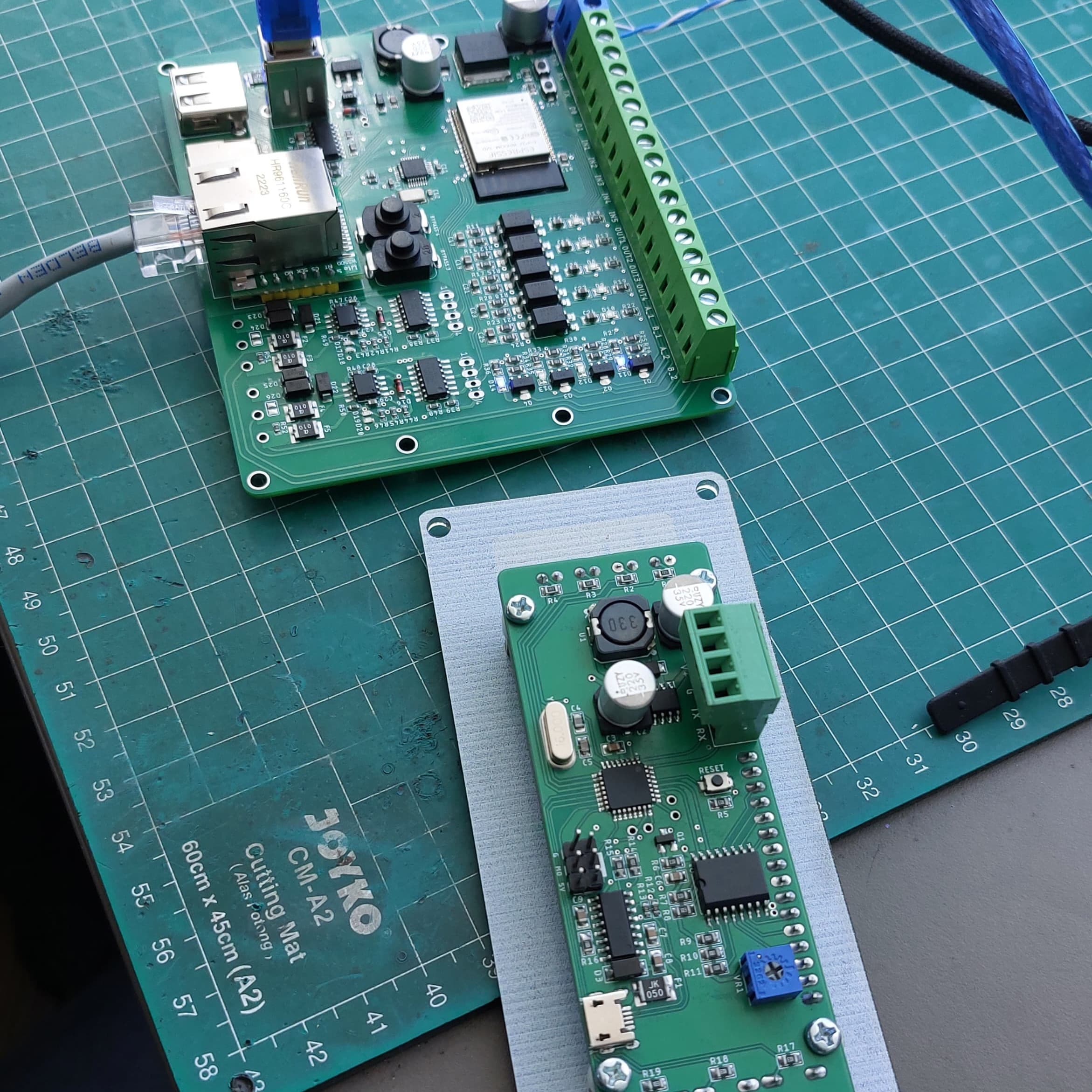 Hovtech Industrial IoT Controller H-3200 (ESP32-Powered) - 1